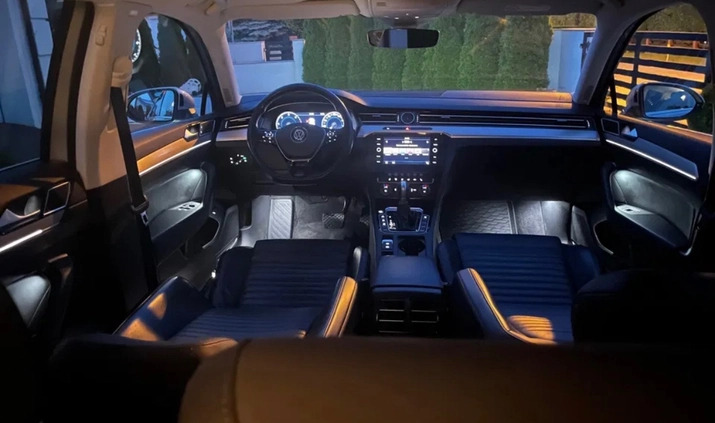Volkswagen Passat cena 92000 przebieg: 164891, rok produkcji 2019 z Chęciny małe 781